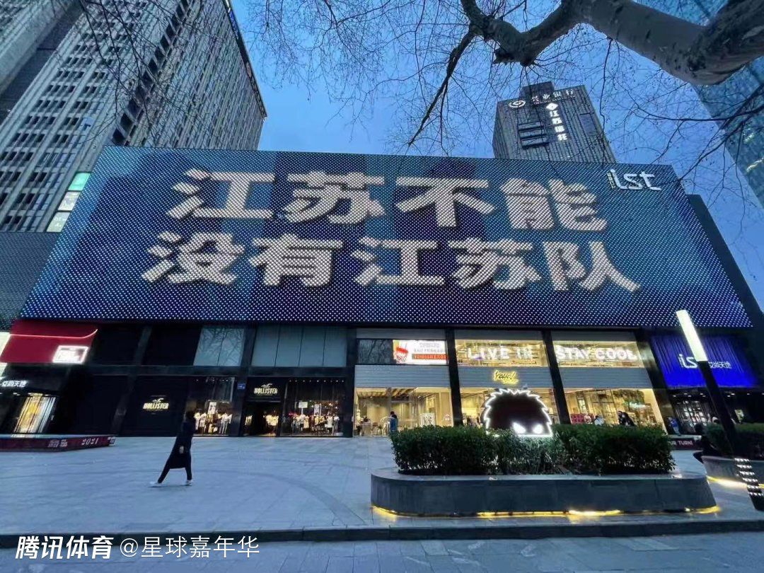 下半场易边再战，第52分钟，维尔布鲁根出球失误萨卡横传门前厄德高推射被解围。